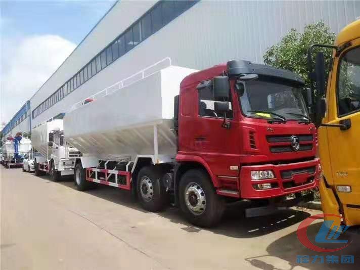 博亿堂官网陕汽轩德小三轴散装饲料车