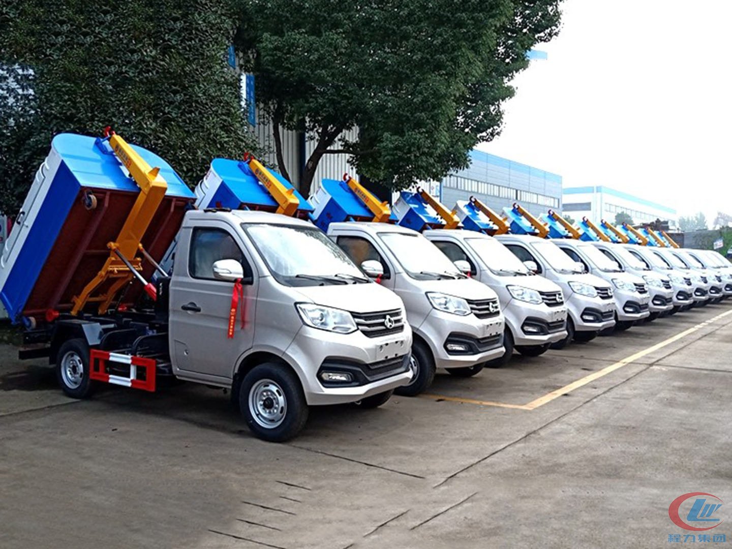 博亿堂官网集团国六勾臂垃圾车批量发车