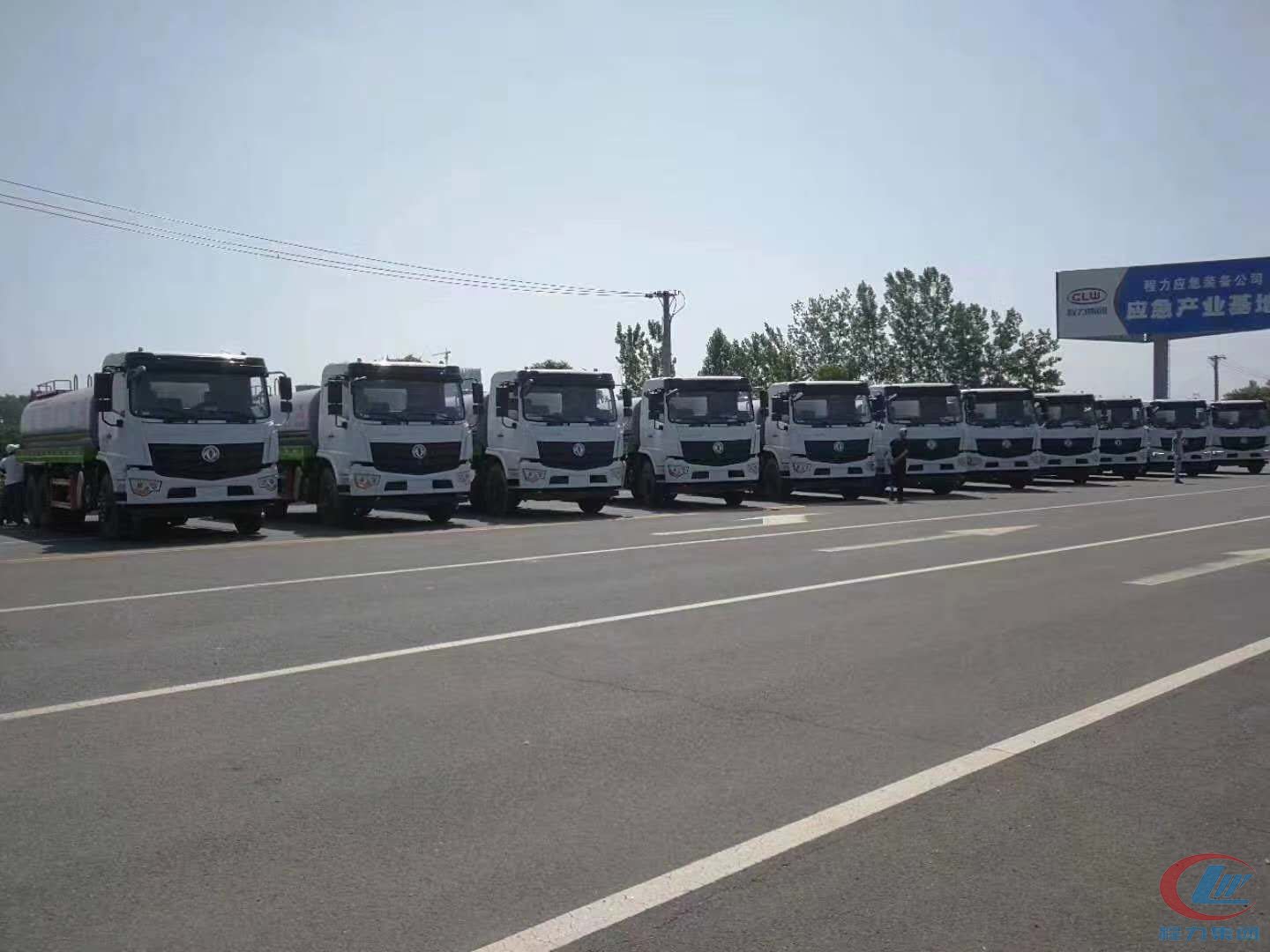 博亿堂官网集团国六东风D3L后双桥抑尘洒水车十台齐发