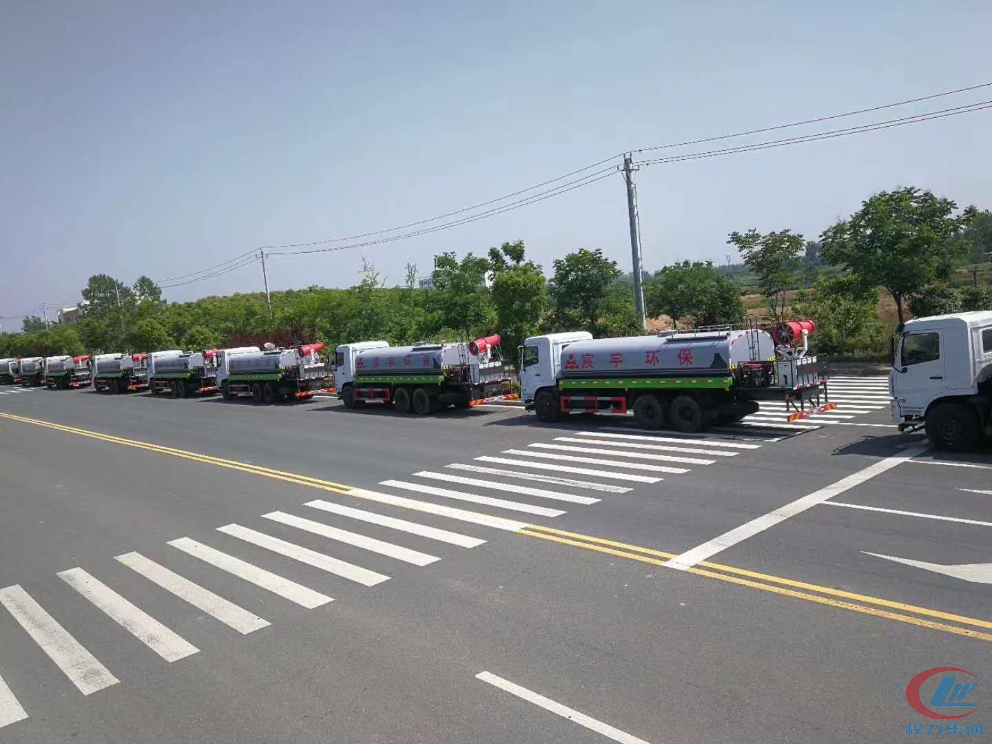 博亿堂官网集团国六东风D3L后双桥抑尘洒水车十台齐发