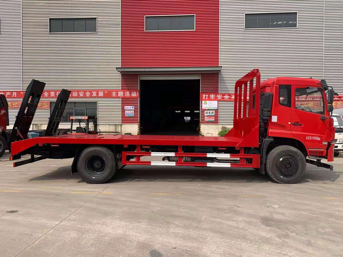 国六东风D17-H平板运输车图片