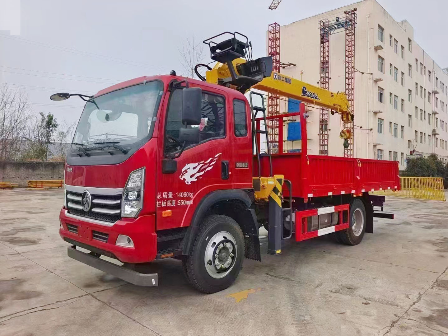 国六重汽王牌7吨随车吊