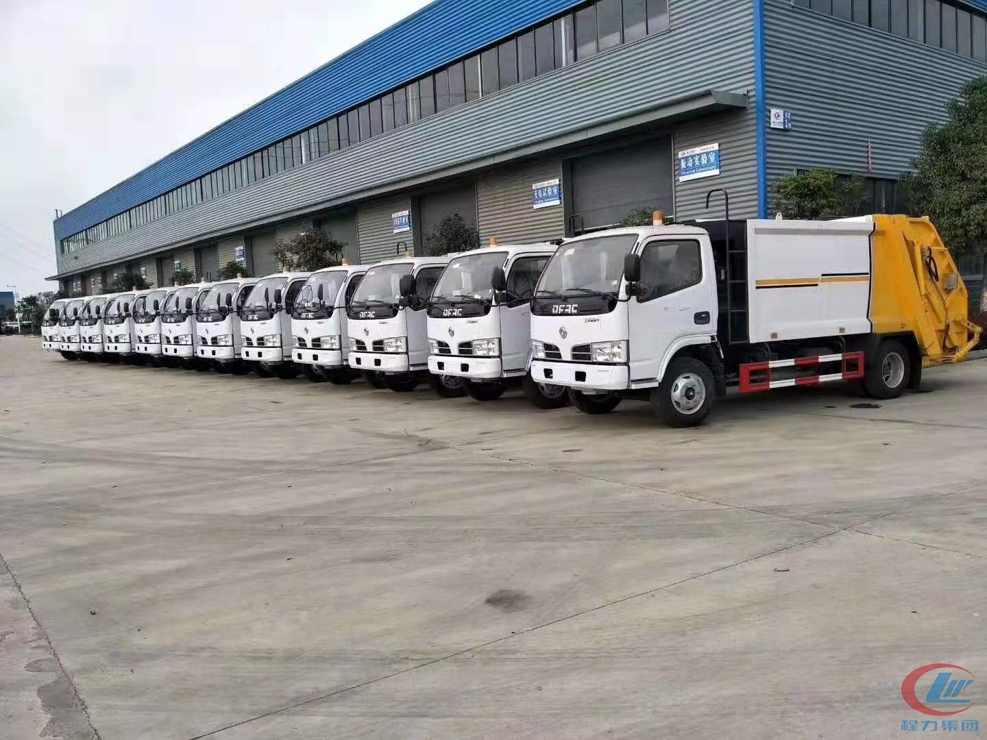 博亿堂官网汽车集团出口中东地区压缩垃圾车项目展示