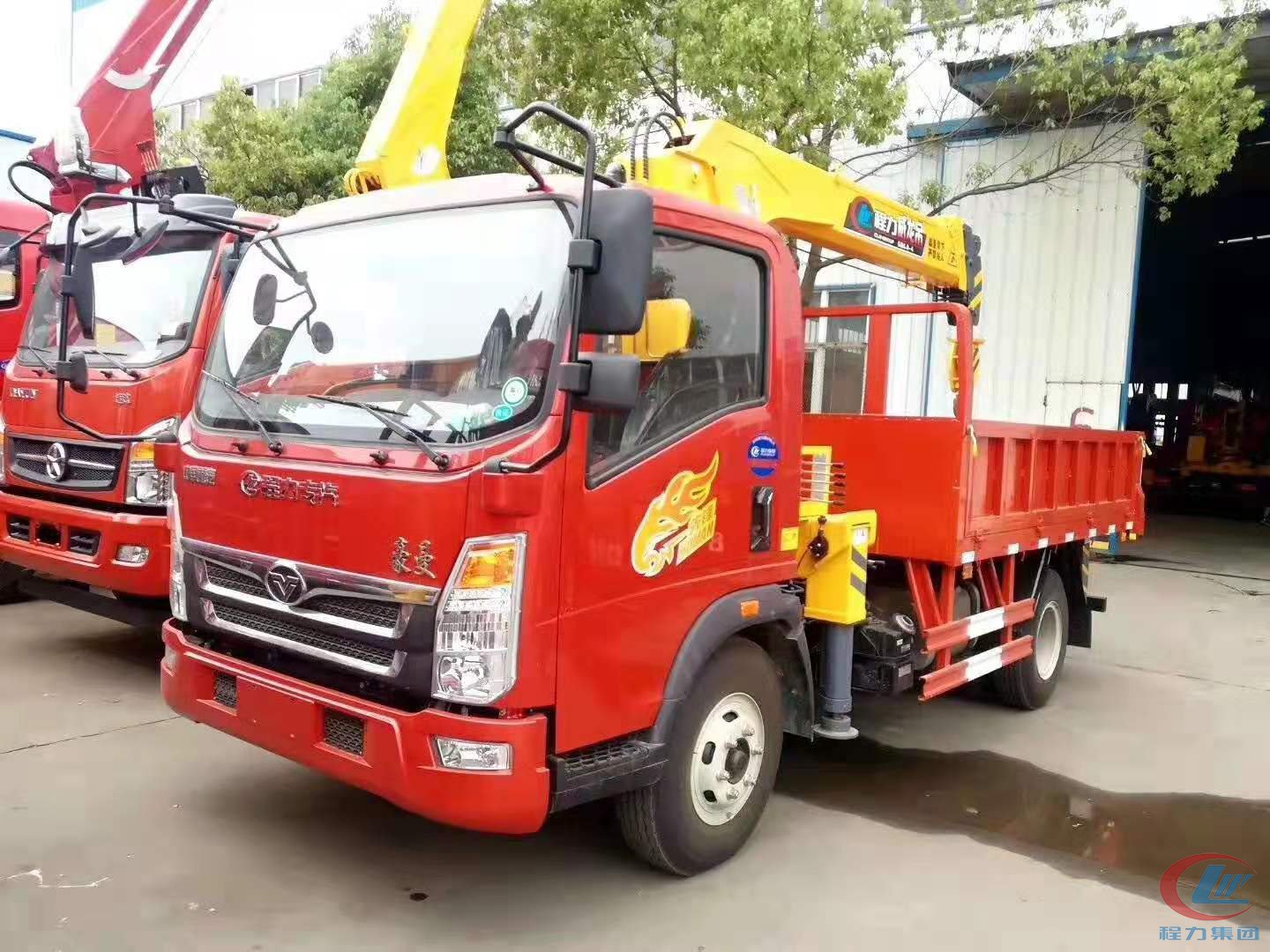 湖北博亿堂官网重汽豪曼小型随车吊