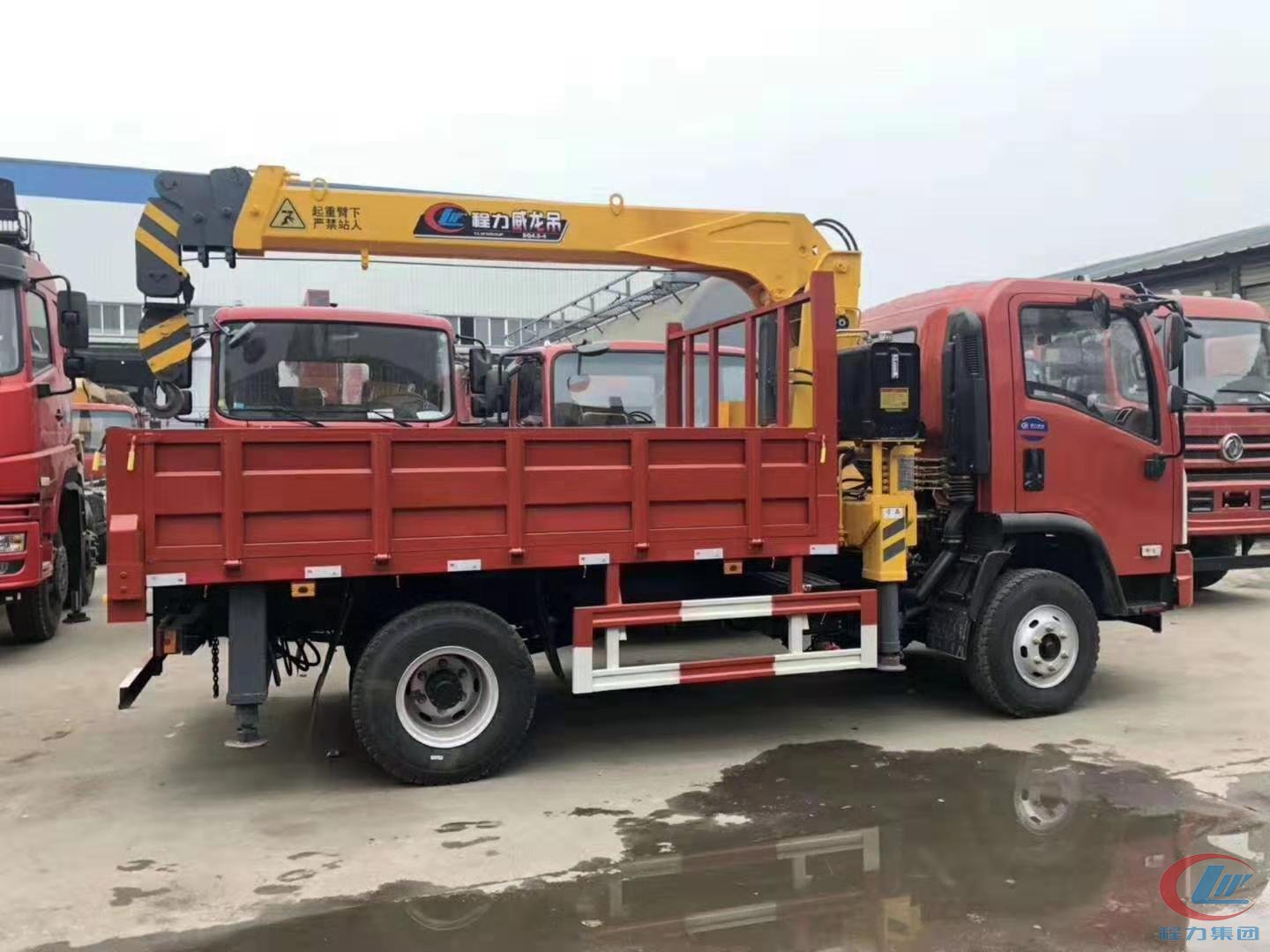 湖北博亿堂官网大运5吨随车吊侧面图