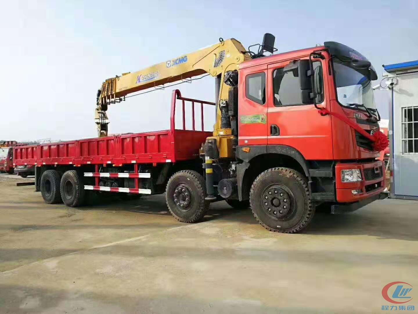 湖北博亿堂官网东风特商16吨前四后八随车吊