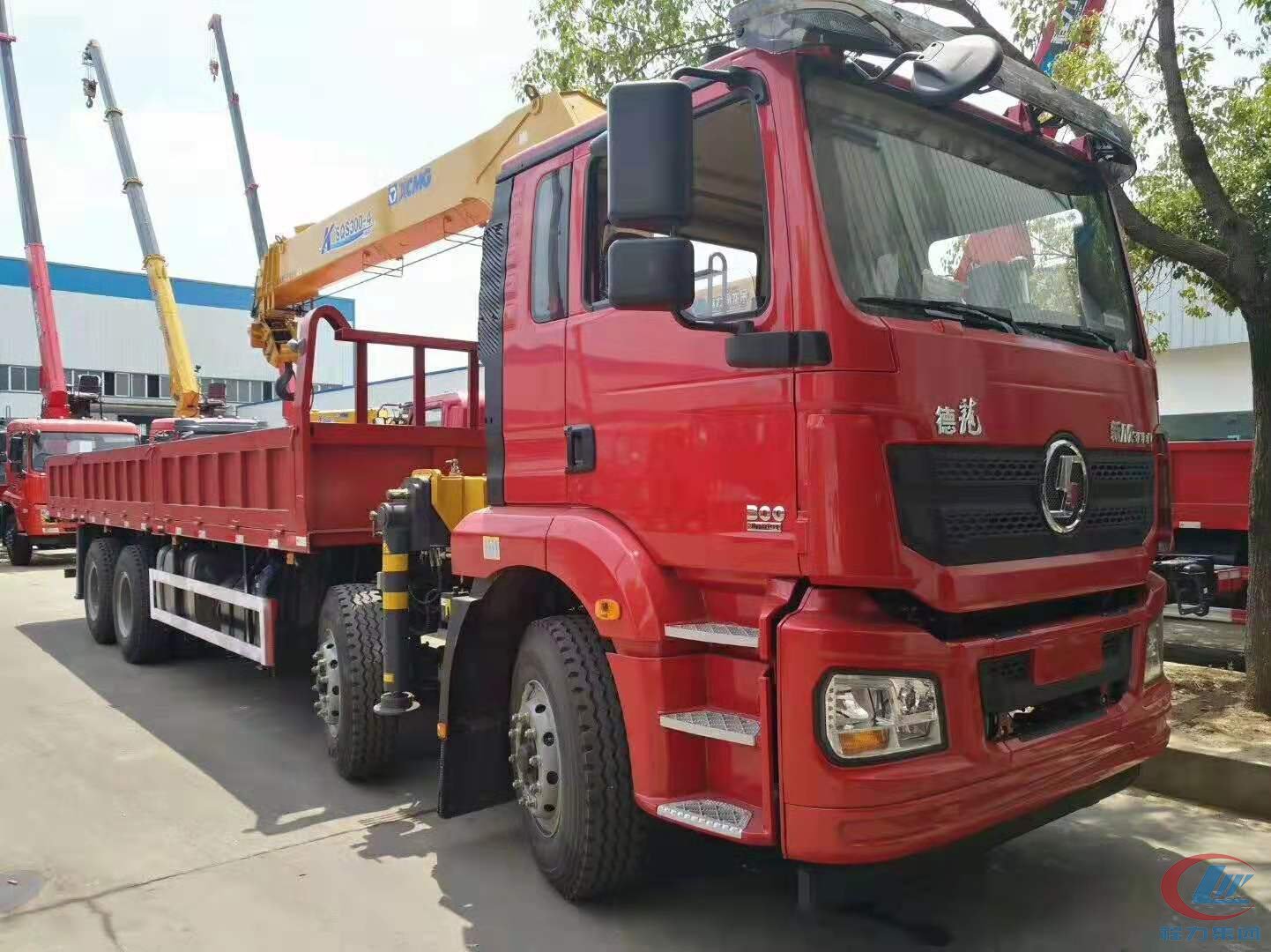 湖北博亿堂官网陕汽8吨随车吊高清图