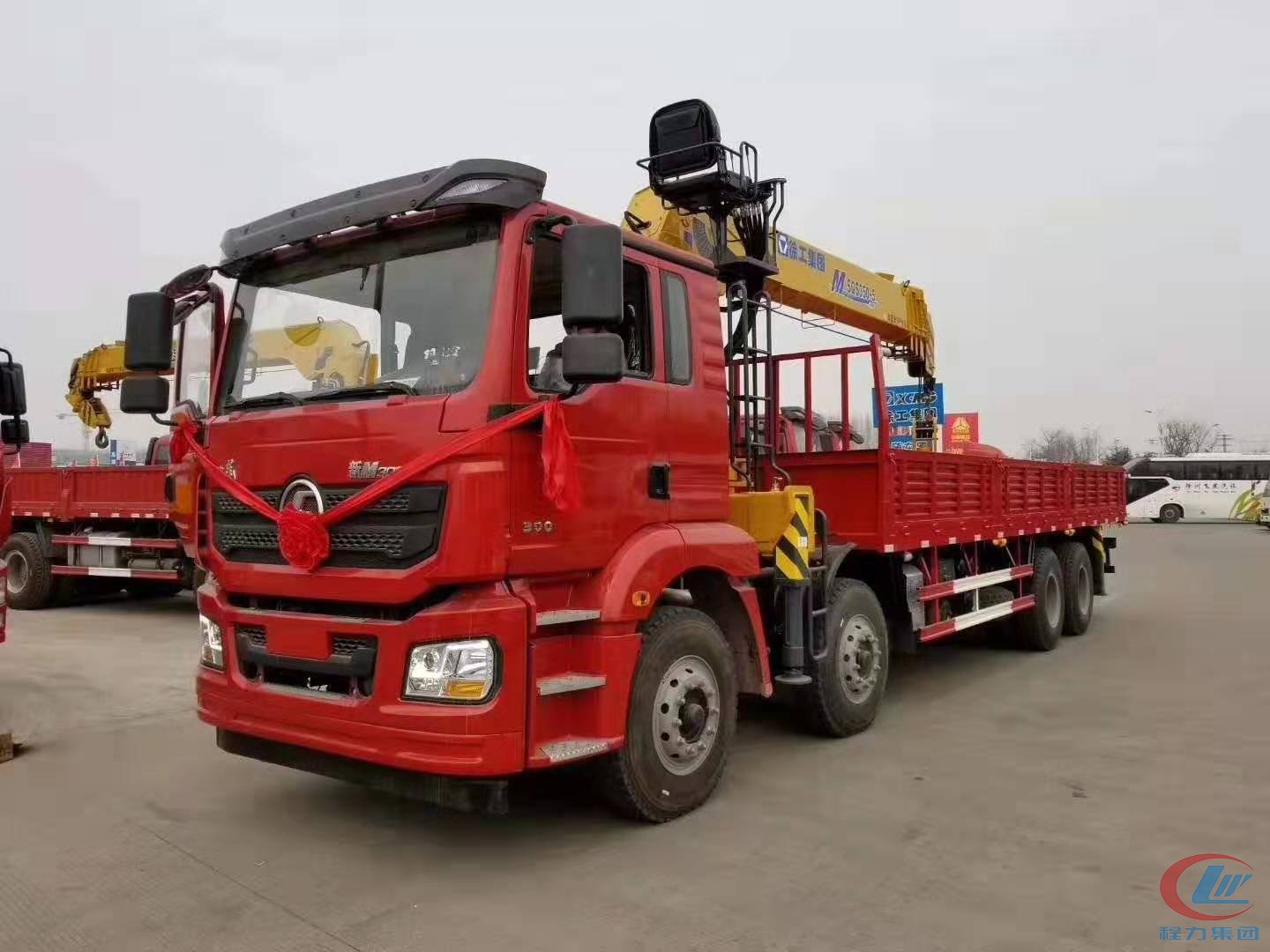 湖北博亿堂官网陕汽德龙前四后八徐工随车吊