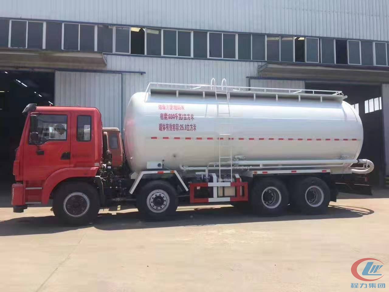 博亿堂官网集团东风随专前四后八粉粒物料运输车