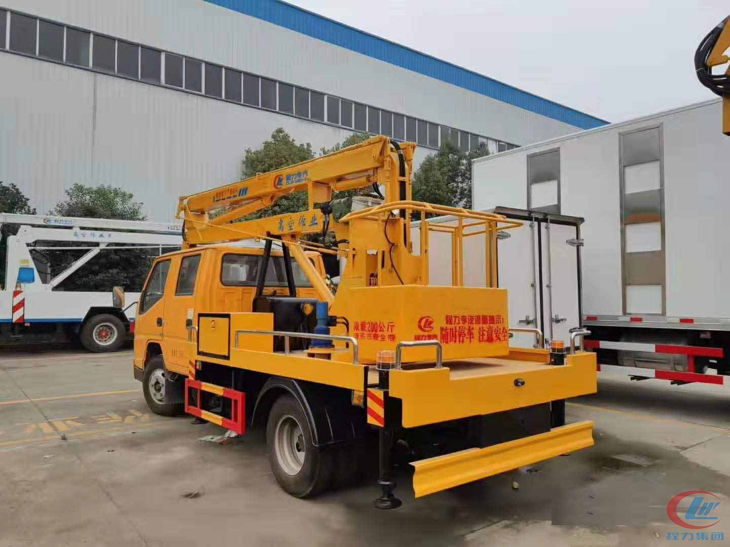 湖北博亿堂官网江铃12米高空作业车侧面图