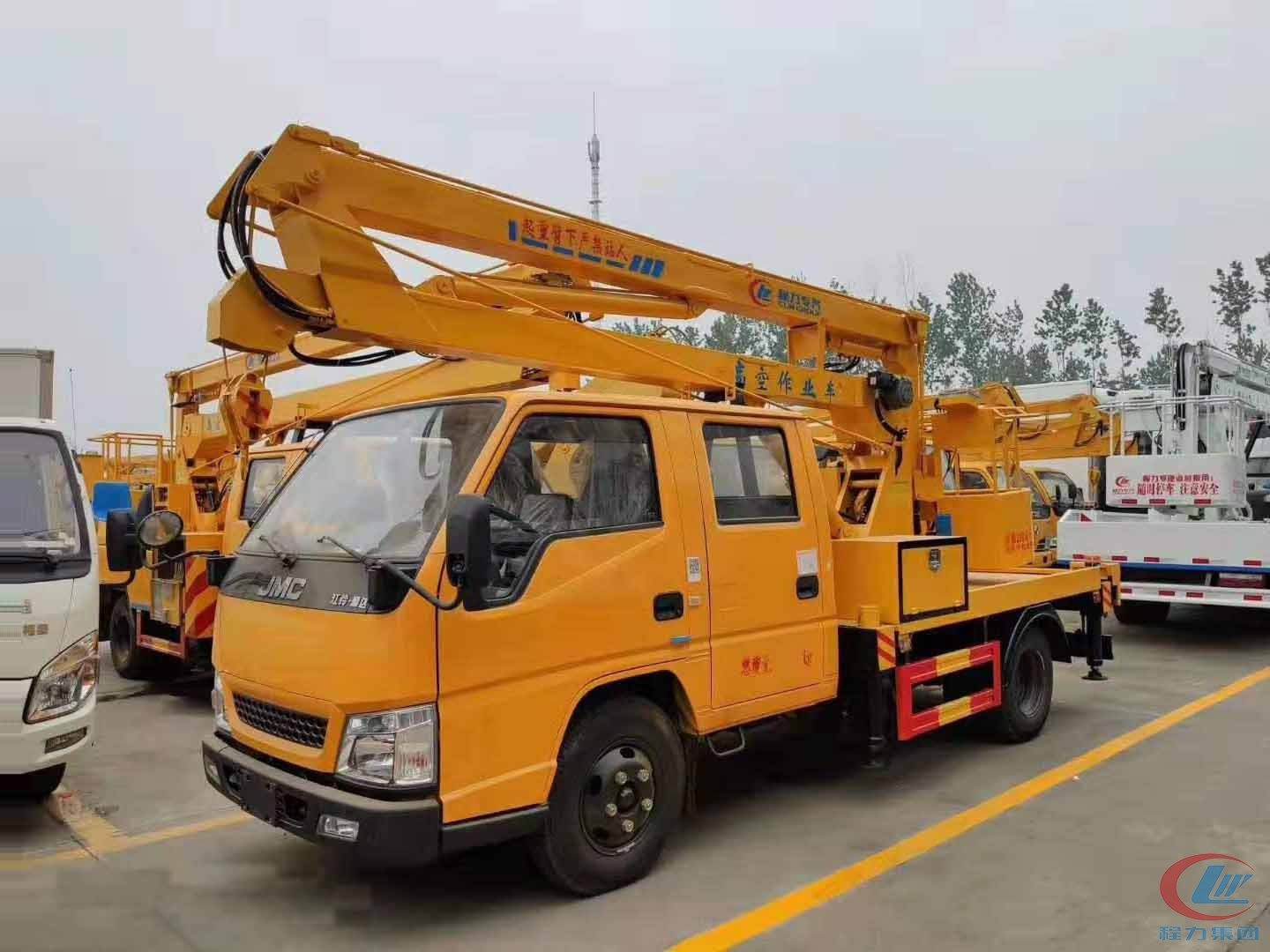 湖北博亿堂官网江铃蓝牌高空作业车