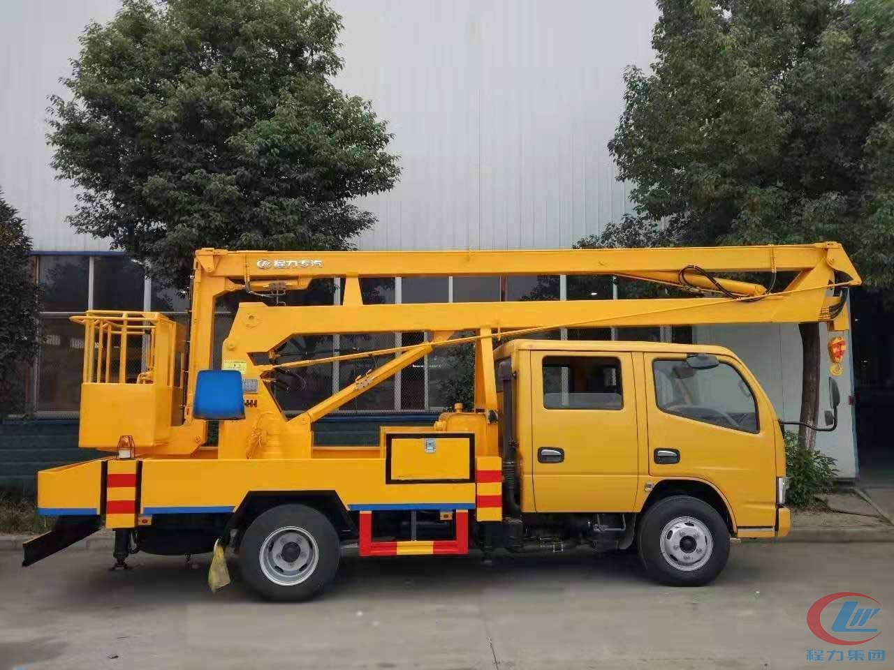 博亿堂官网集团东风14米高空作业车侧面图