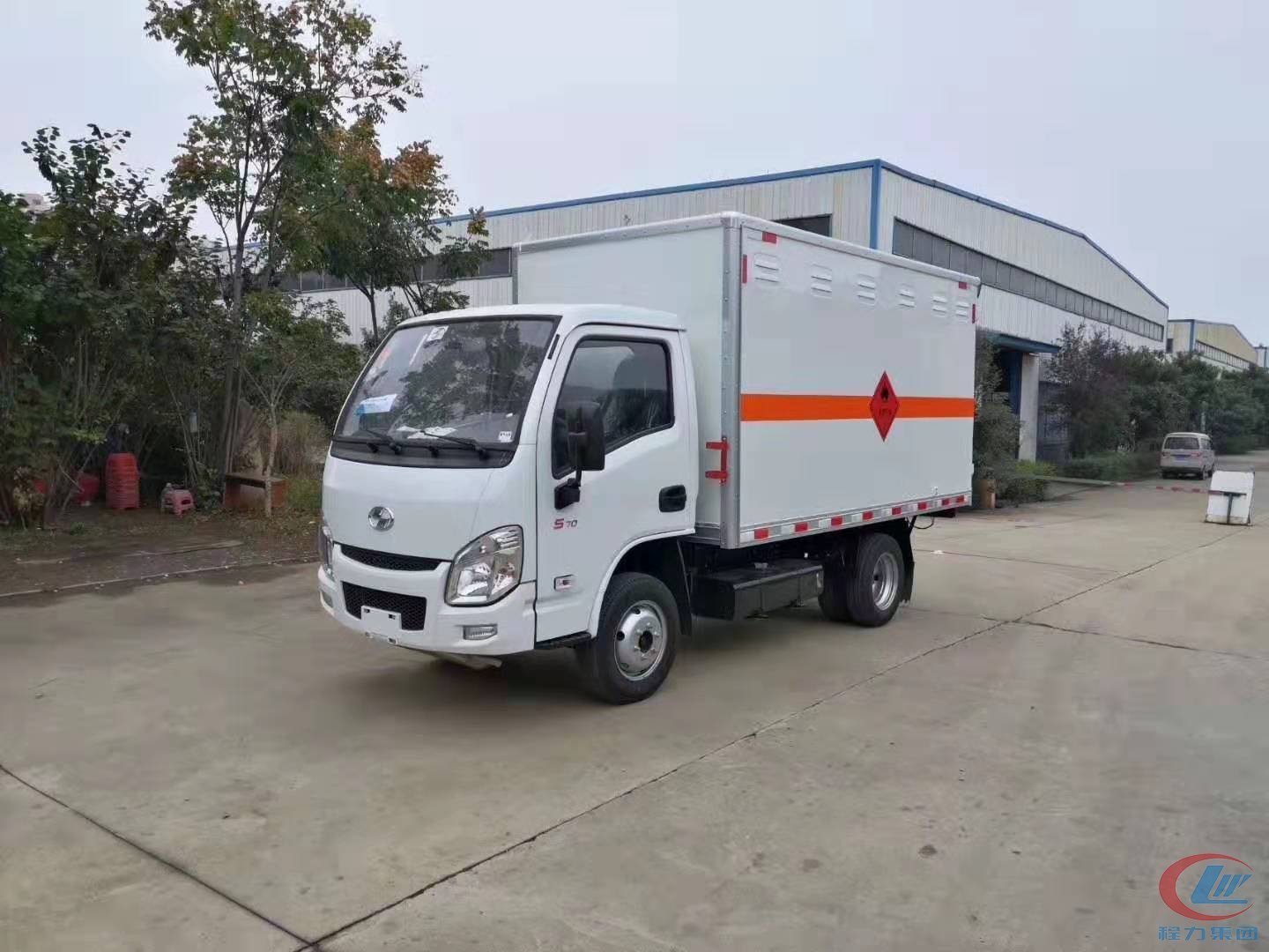 博亿堂官网集团跃进小福星易燃气体厢式运输车正面图