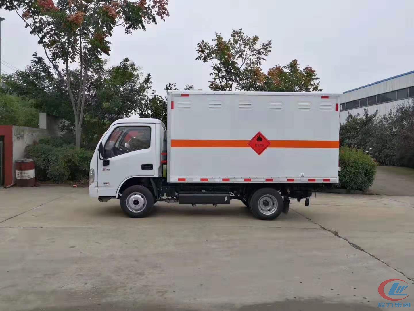 博亿堂官网集团跃进小福星易燃气体厢式运输车侧面图