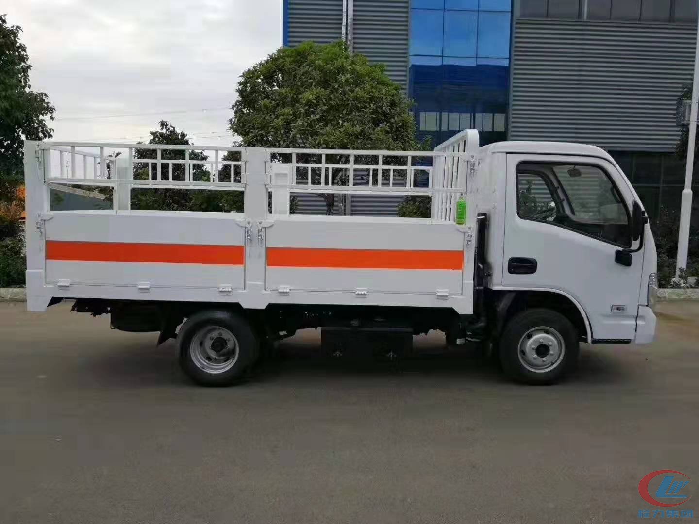 博亿堂官网跃进仓栏式危险品运输车蓝牌侧面图