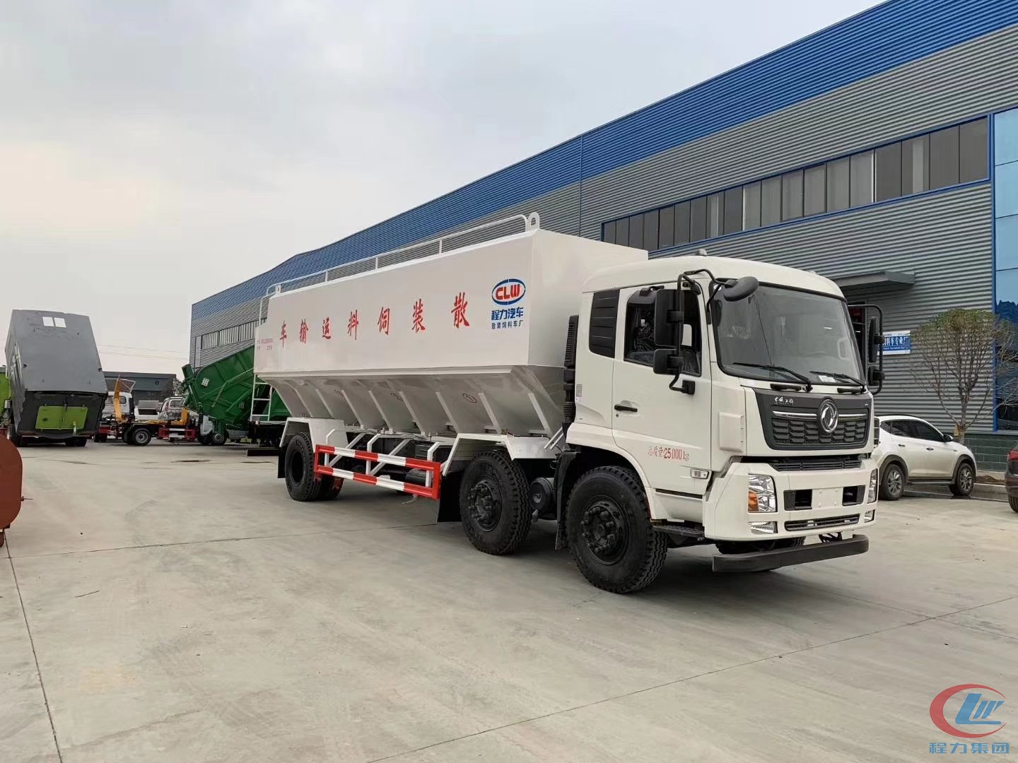 博亿堂官网东风天锦小三轴散装饲料运输车高清图