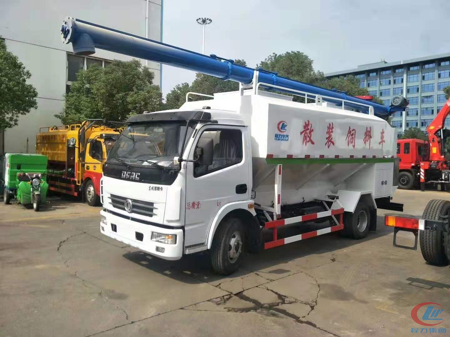 博亿堂官网东风多利卡散装饲料运输车高清图