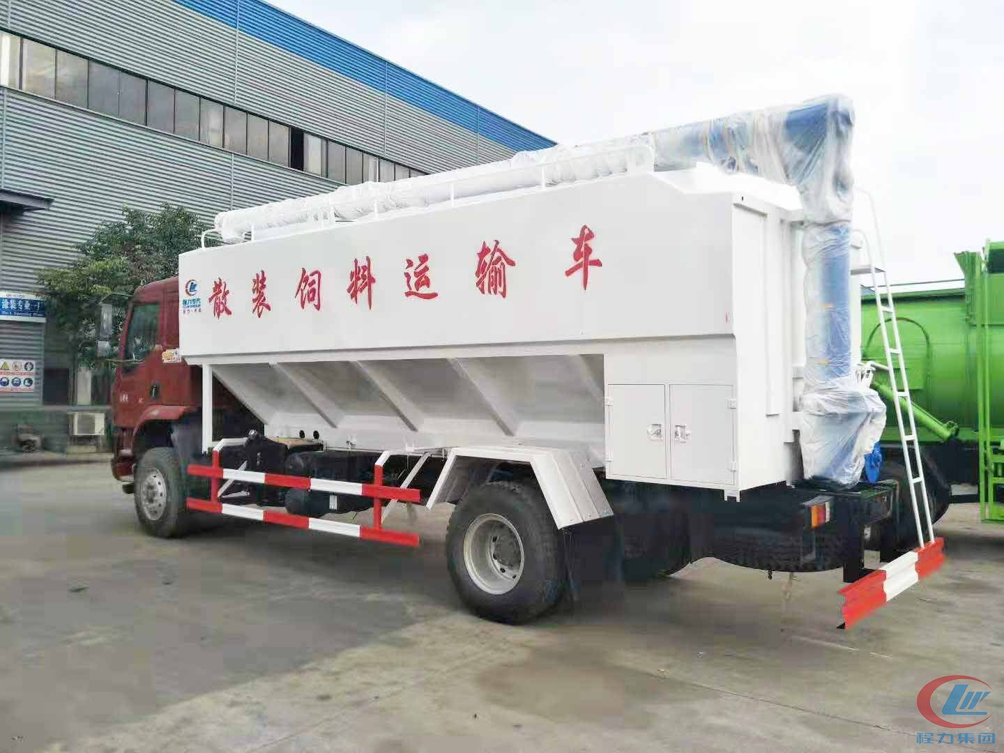 博亿堂官网集团柳汽乘龙散装饲料运输车侧面图