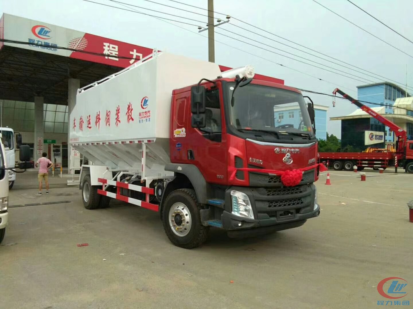 博亿堂官网集团东风柳汽28方饲料车侧面图