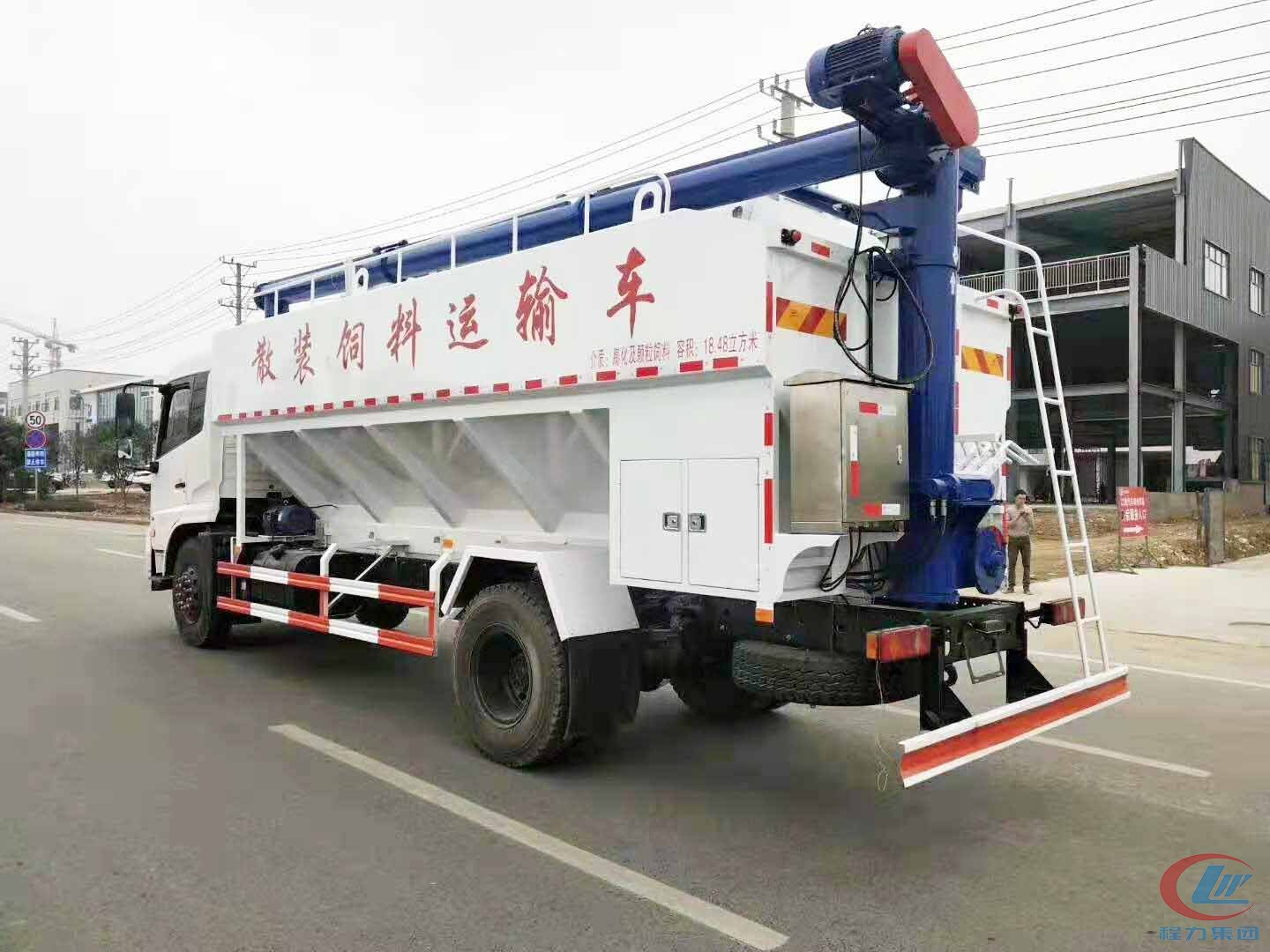 博亿堂官网10吨天锦散装饲料车侧面图