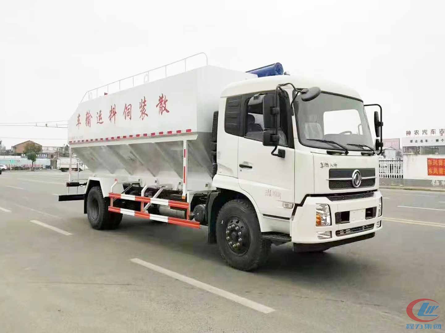 博亿堂官网10吨天锦散装饲料车高清图