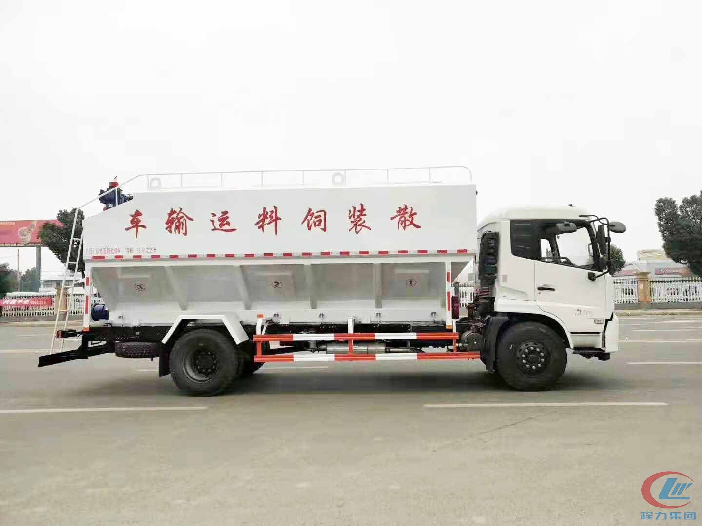 博亿堂官网10吨天锦散装饲料车侧面图