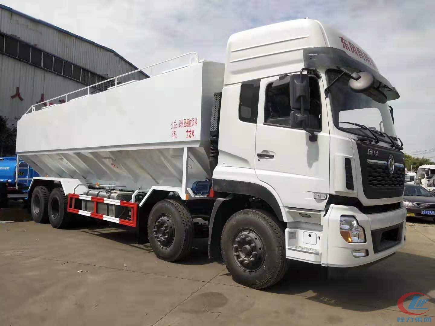 博亿堂官网集团东风天龙饲料车高清图