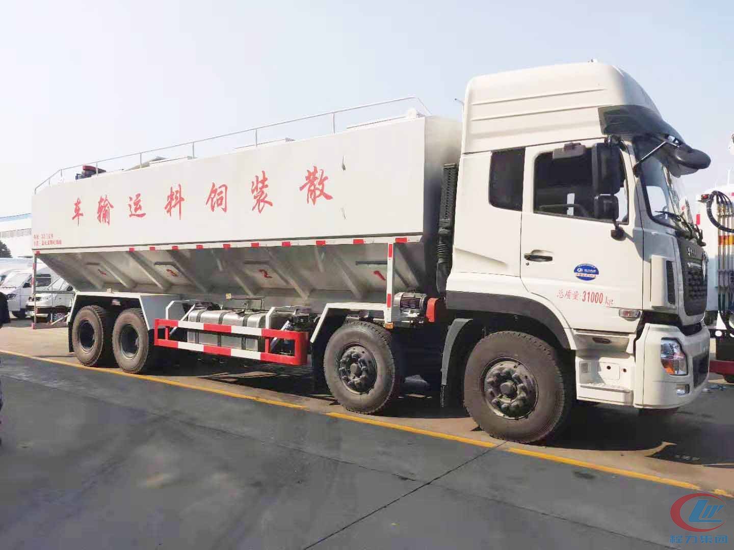 博亿堂官网集团东风天龙饲料车侧面图