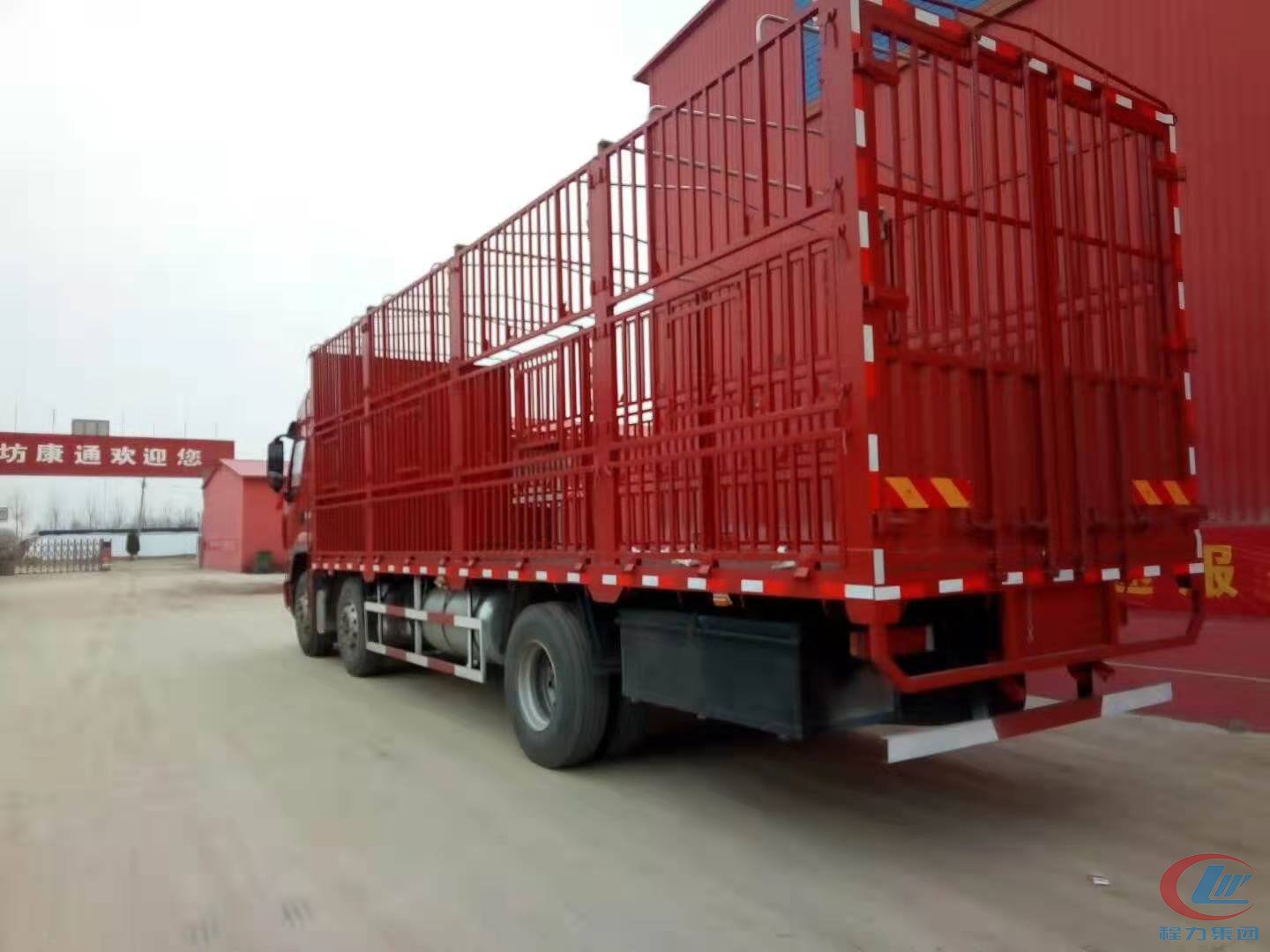 博亿堂官网东风乘龙H5仓栏式运猪车