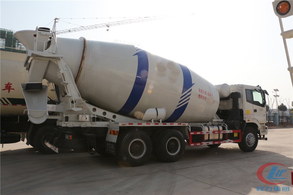博亿堂官网集团福田欧曼搅拌车侧面图