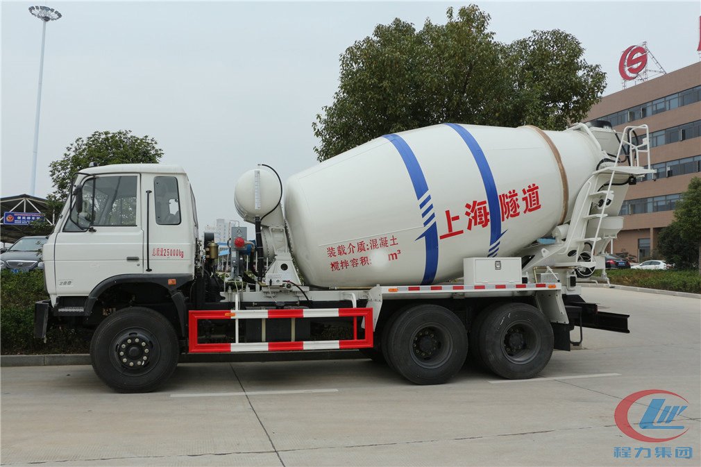 湖北博亿堂官网东风153搅拌车侧面图