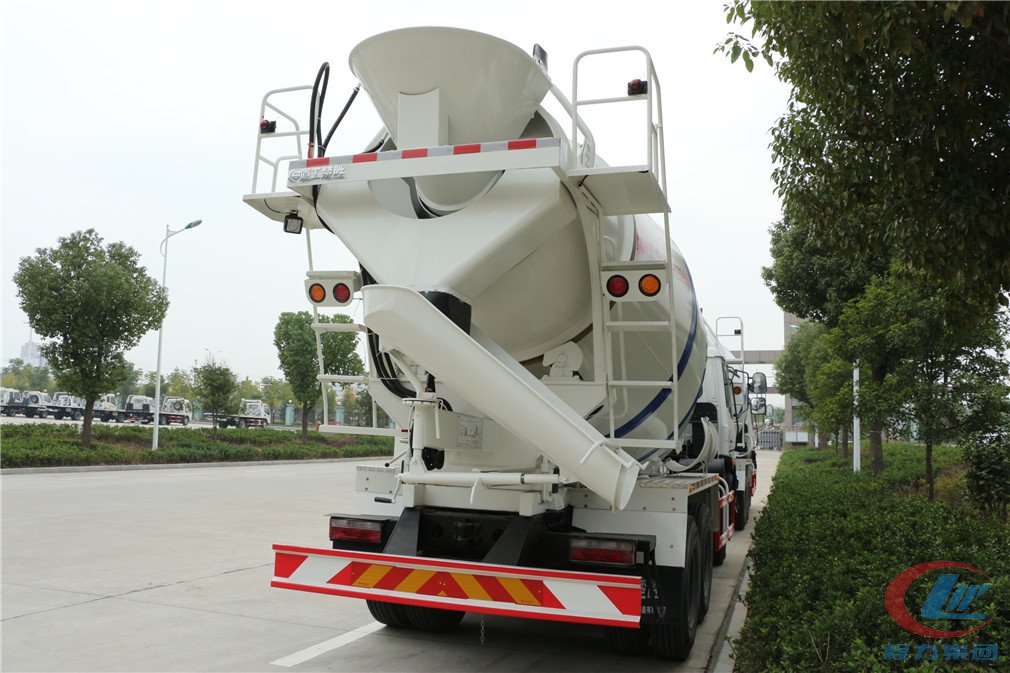 湖北博亿堂官网东风153搅拌车背面图