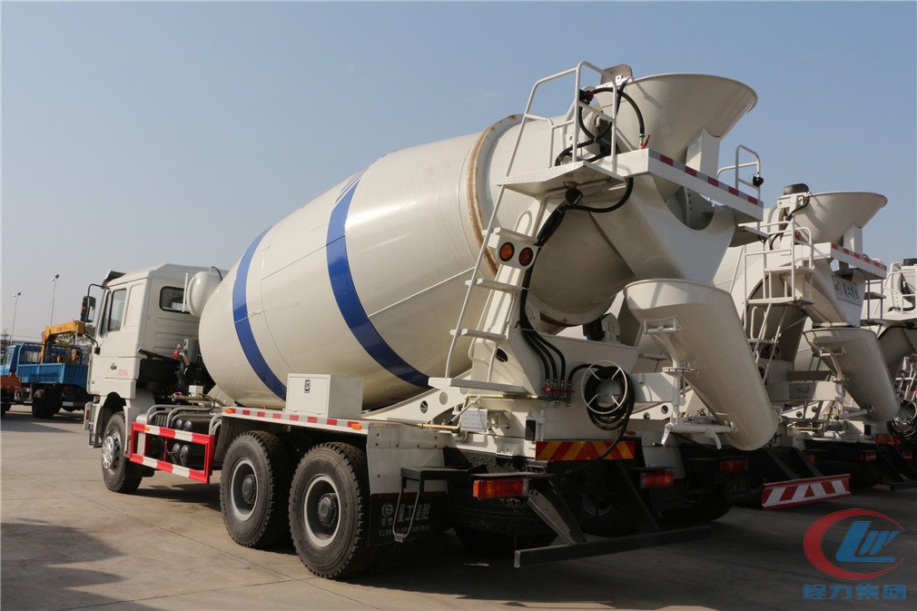 博亿堂官网陕汽德龙搅拌车侧面图