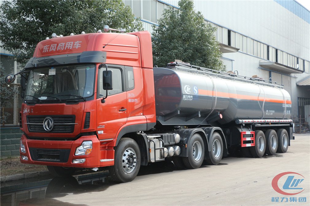 博亿堂官网腐蚀性物品罐式运输半挂车高清图