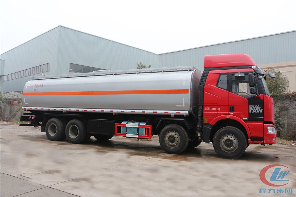 湖北博亿堂官网解放前四后八（29方）运油车侧面图