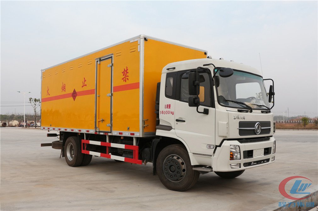 湖北博亿堂官网东风天锦爆破器材运输车侧面图