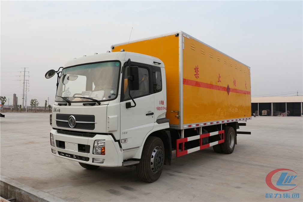 湖北博亿堂官网东风天锦爆破器材运输车侧面图