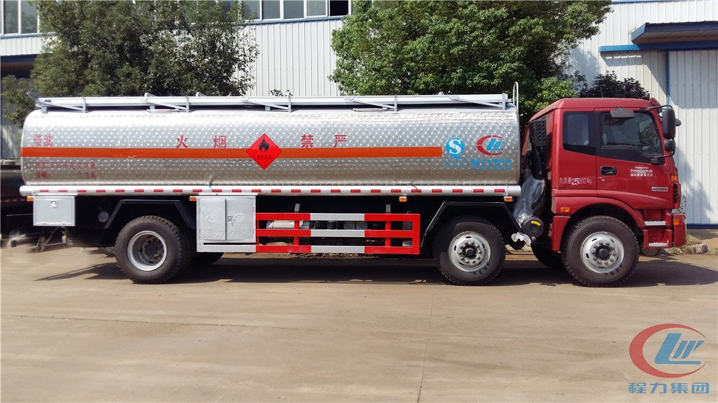 博亿堂官网福田欧曼小三轴(26方)铝合金运油车侧面图