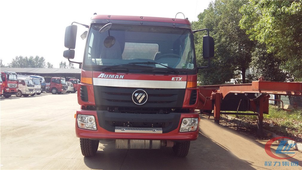 博亿堂官网福田欧曼小三轴(26方)铝合金运油车正面图