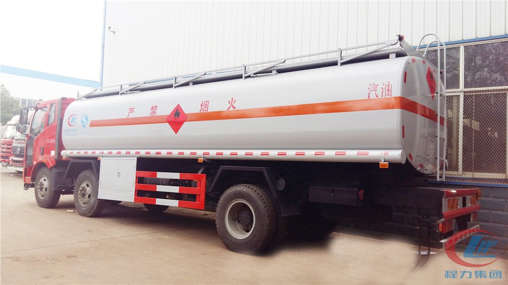 湖北博亿堂官网解放小三轴(19.5/23方)加油车侧面图