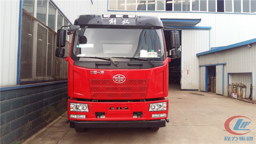 湖北博亿堂官网解放小三轴(19.5/23方)加油车正面图