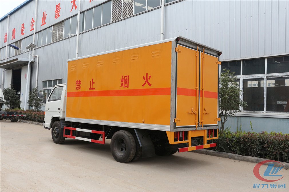 博亿堂官网集团江铃JMC爆破器材运输车侧面图