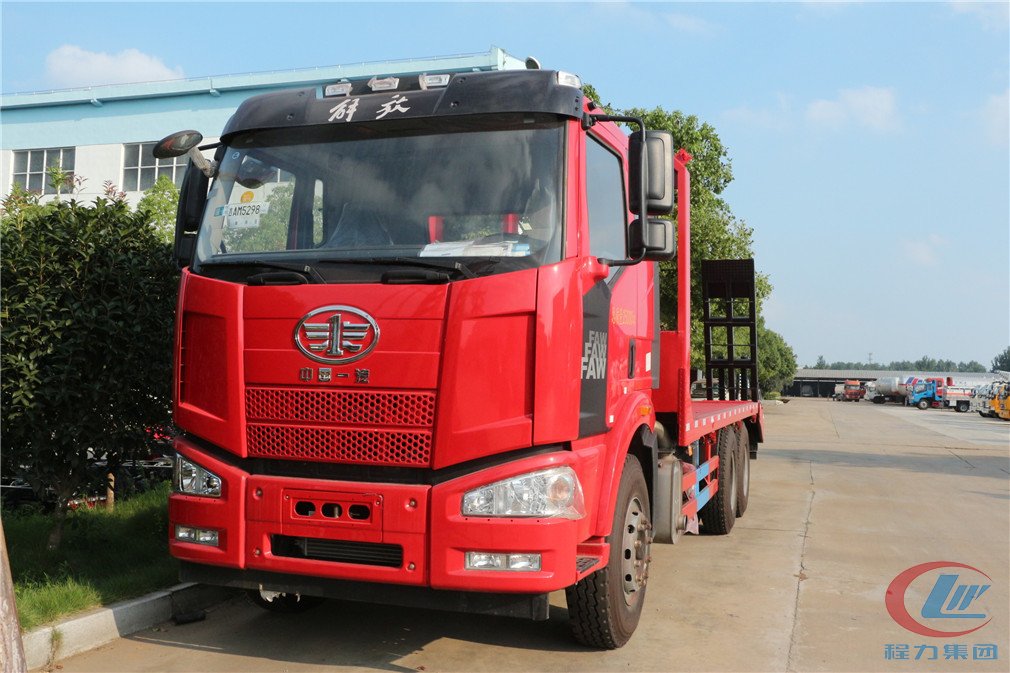 湖北博亿堂官网解放后八轮平板运输车正面图