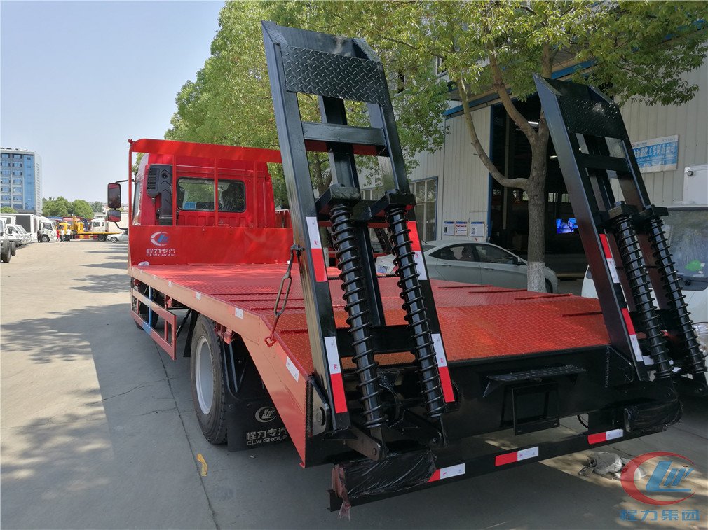 湖北博亿堂官网解放龙V平板运输车背面图