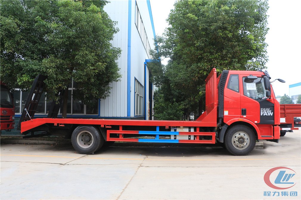 博亿堂官网集团解放J6L平板运输车侧面图