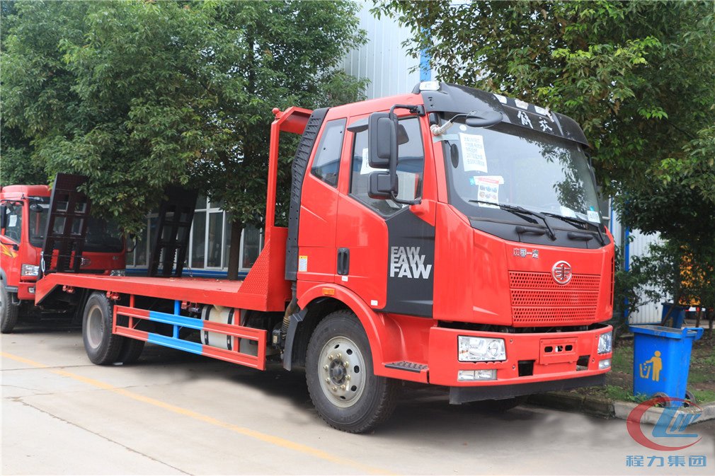 博亿堂官网集团解放J6L平板运输车高清图