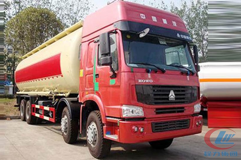 湖北博亿堂官网重汽豪沃45吨物料运输车侧面图