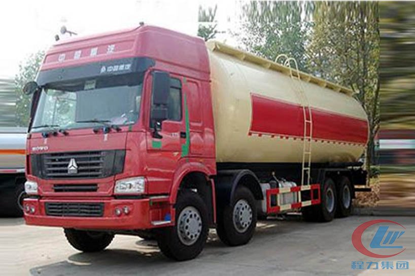 湖北博亿堂官网重汽豪沃物料运输车侧面图