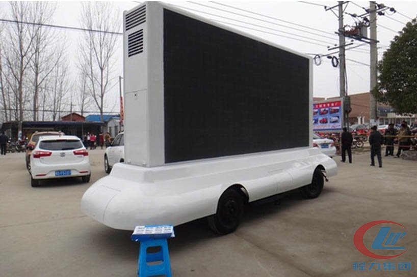 湖北博亿堂官网牵引led广告宣传车侧面图