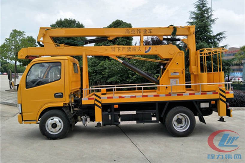 博亿堂官网东风12米蓝牌高空作业车侧面图